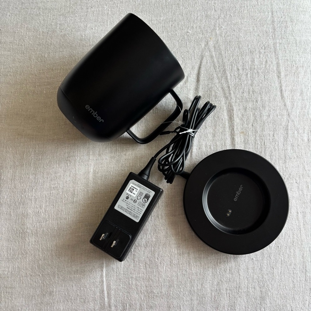 Ember mug with charging pad